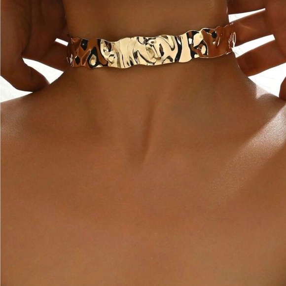 Jewelry - Gold Textured Choker Necklace